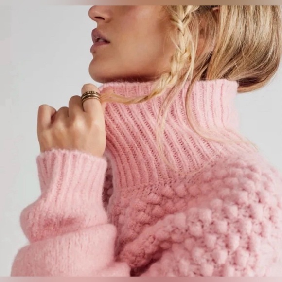Free People Bradley Turtleneck Pullover Sweater Baby Pink Color Women’s Size M - Picture 2 of 12